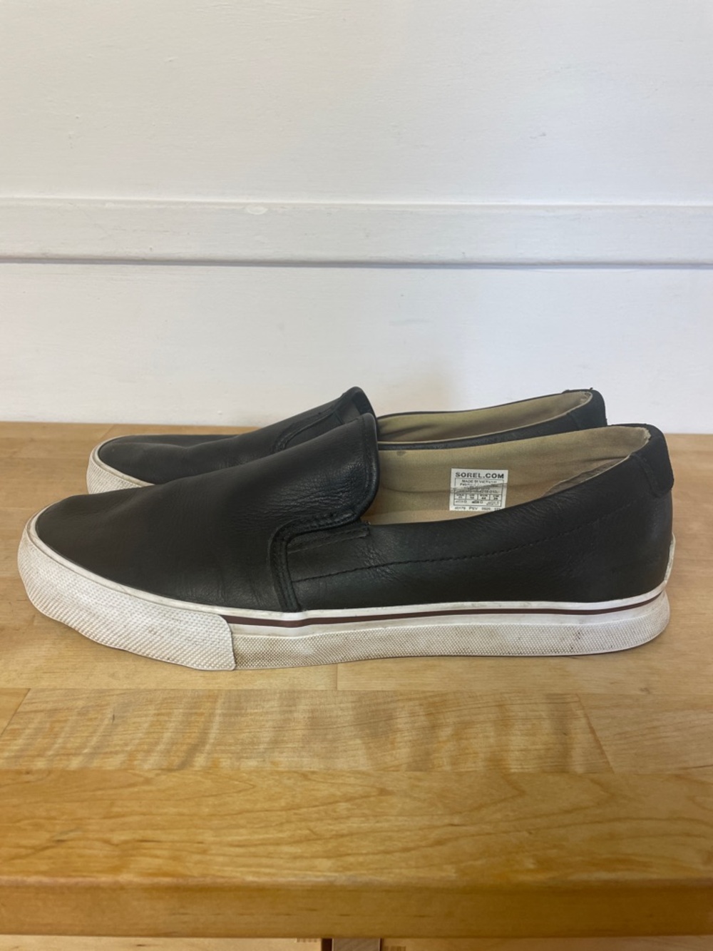 Sorel Men's Caribou Slip-On leather waterproof sneakers in black size 11